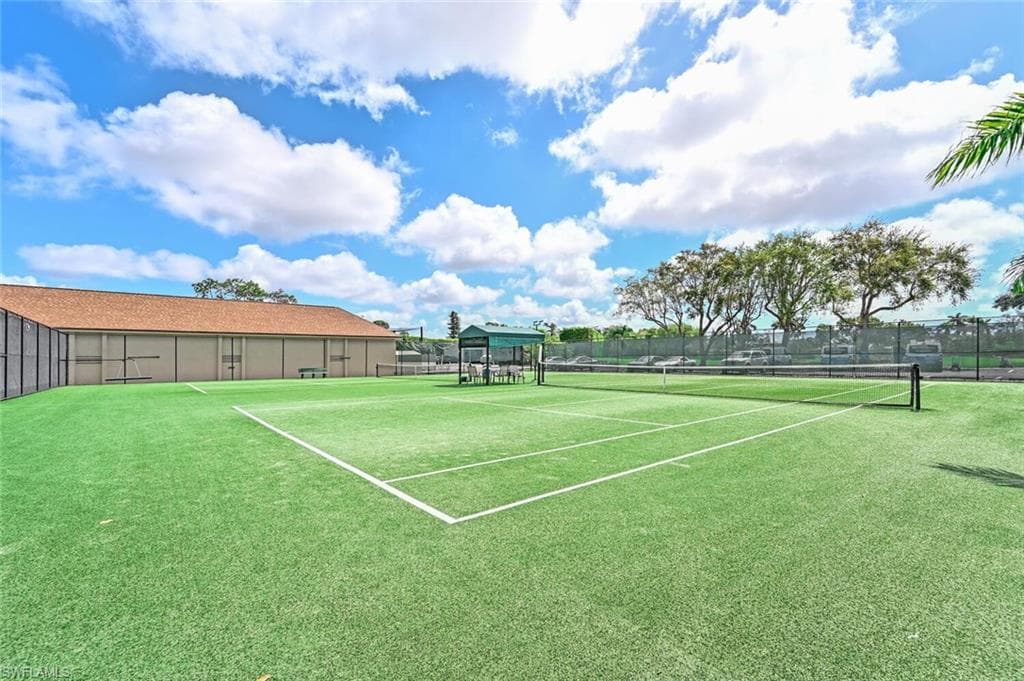 355 Palm Dr 1, Naples, FL 34112-25