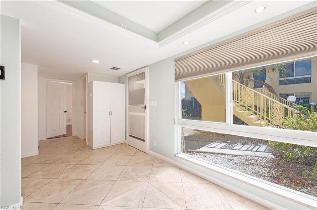 355 Palm Dr 1, Naples, FL 34112-4
