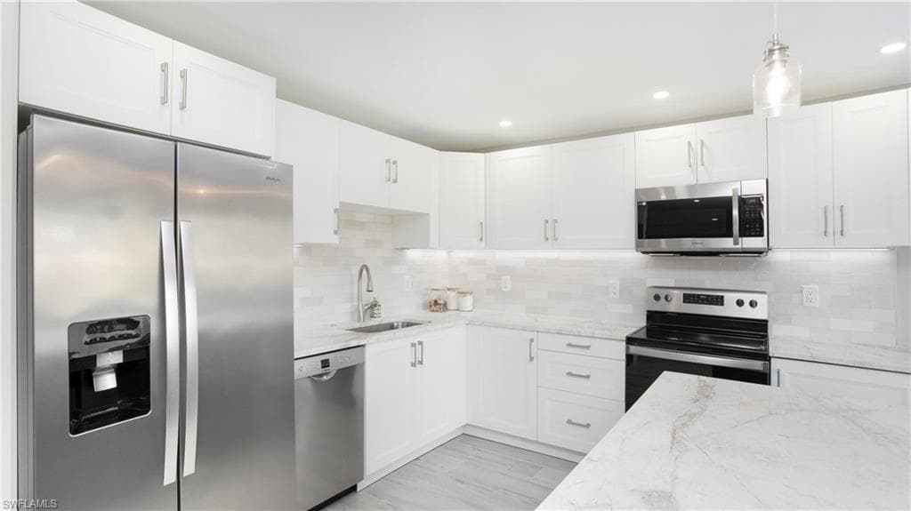 425 Meadowlark Ln 425a, Naples, FL 34105-9