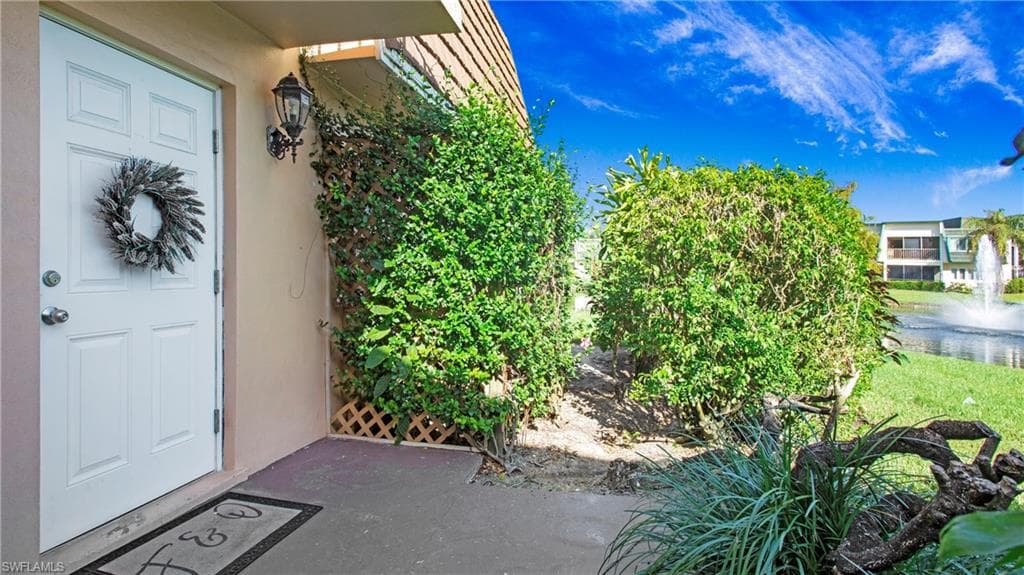 425 Meadowlark Ln 425a, Naples, FL 34105-34