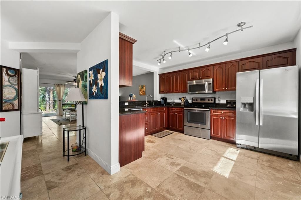 620 Luisa Ct 803-1, Naples, FL 34104-6