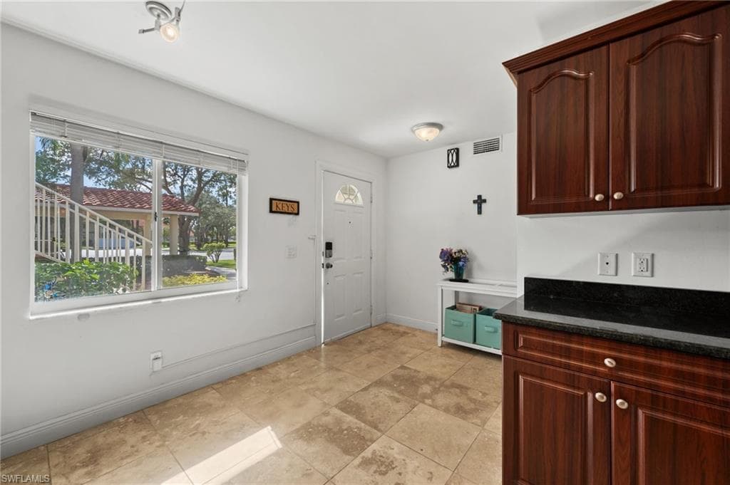 620 Luisa Ct 803-1, Naples, FL 34104-7