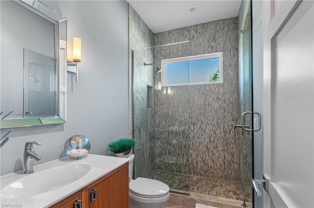 875 Wedge Dr, Naples, FL 34103-19