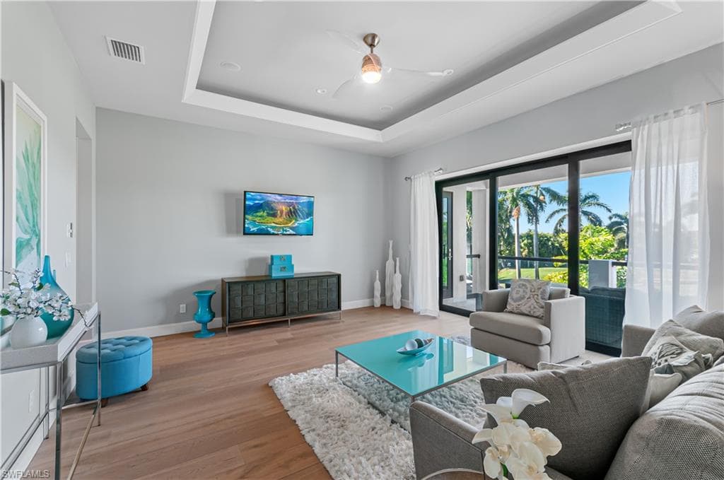 875 Wedge Dr, Naples, FL 34103-20