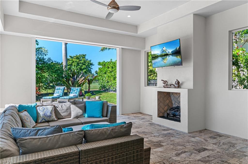 875 Wedge Dr, Naples, FL 34103-23