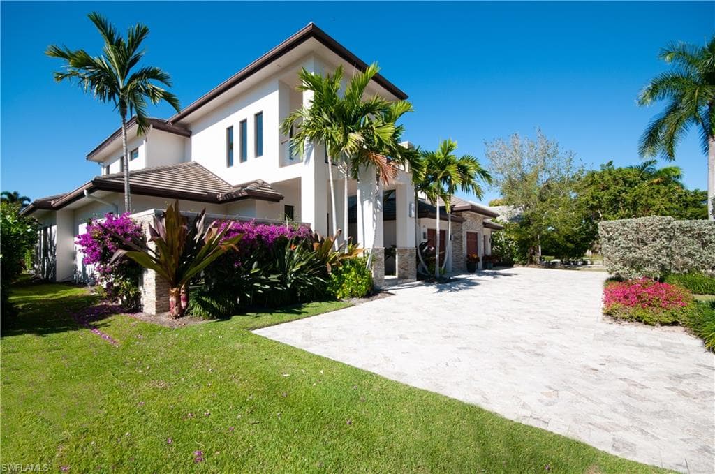 875 Wedge Dr, Naples, FL 34103-1