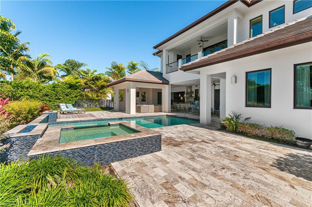 875 Wedge Dr, Naples, FL 34103-3