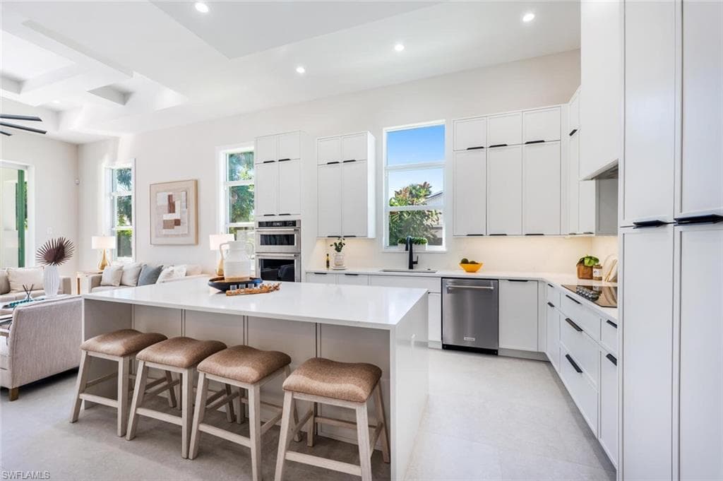 522 98th Ave N, Naples, FL 34108-9