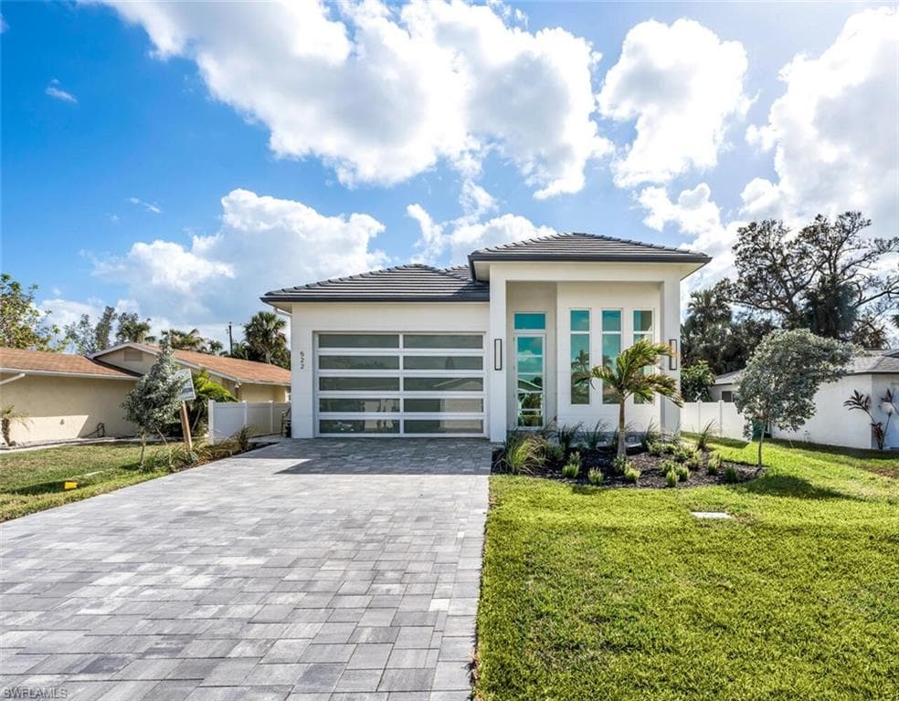 522 98th Ave N, Naples, FL 34108-2