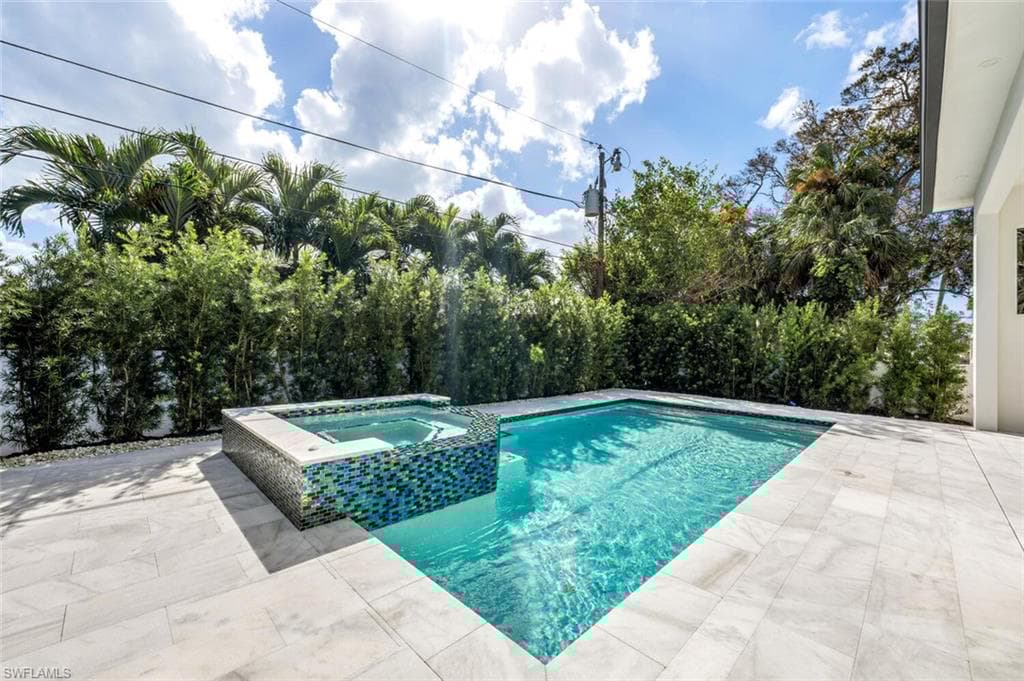 522 98th Ave N, Naples, FL 34108-32