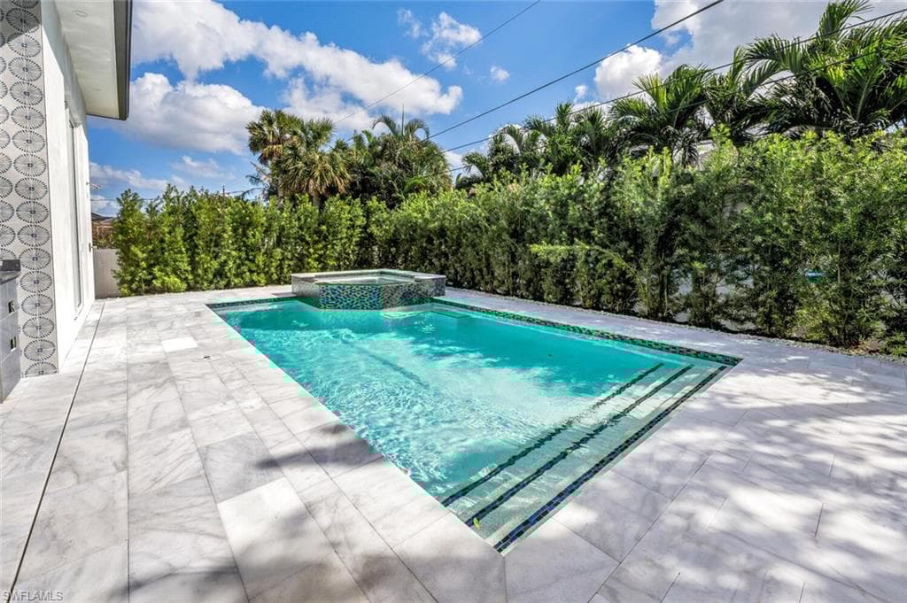 522 98th Ave N, Naples, FL 34108-34