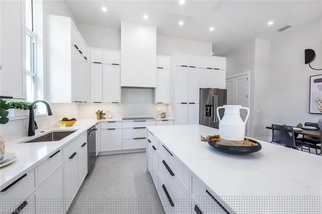 522 98th Ave N, Naples, FL 34108-8
