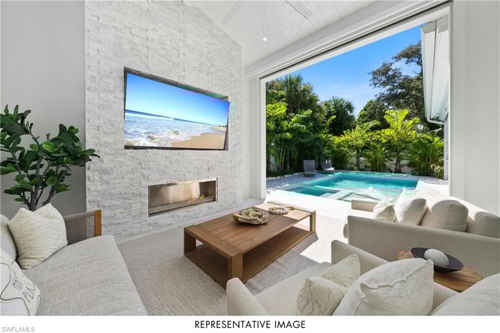 1105 Hollygate Ln, Naples, FL 34103-9