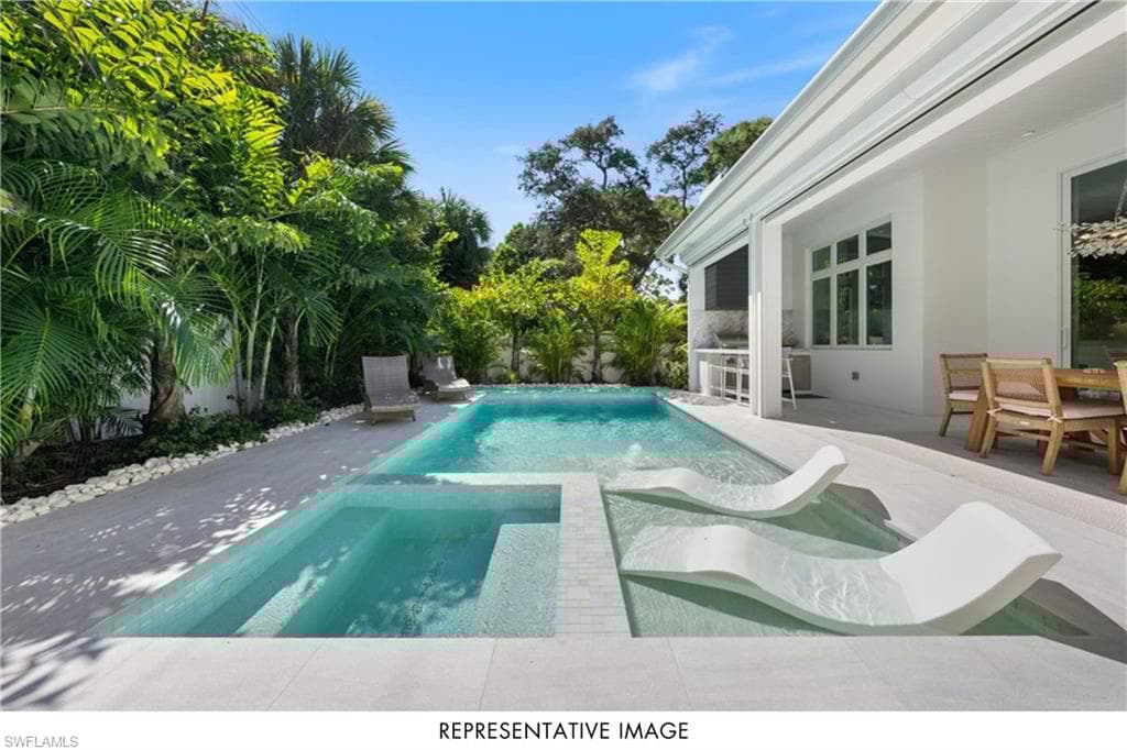 1105 Hollygate Ln, Naples, FL 34103-21