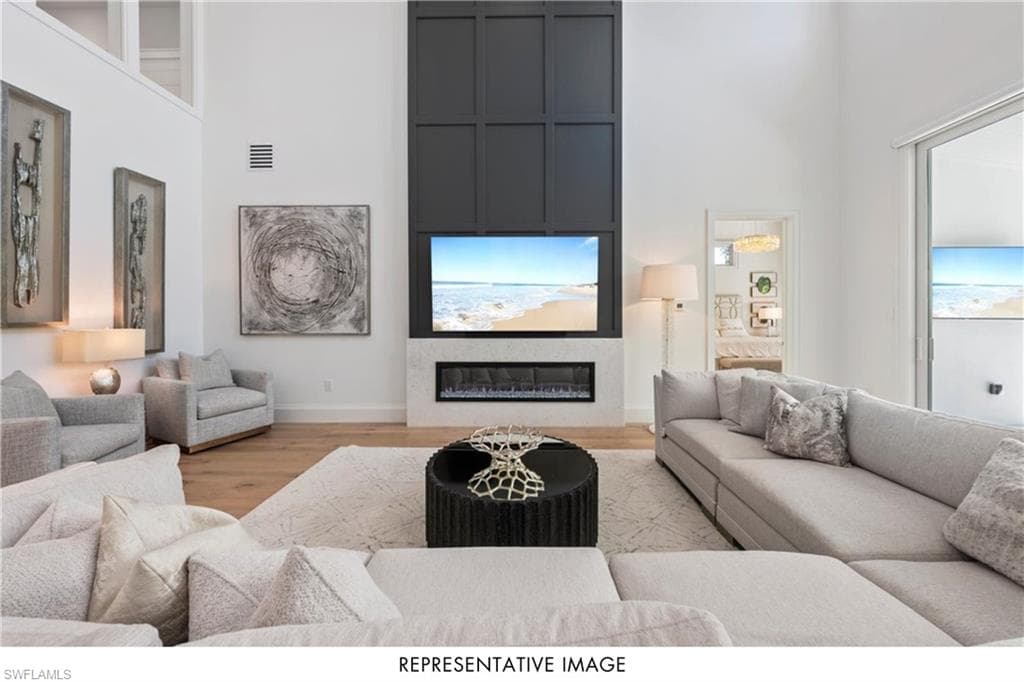 1105 Hollygate Ln, Naples, FL 34103-6