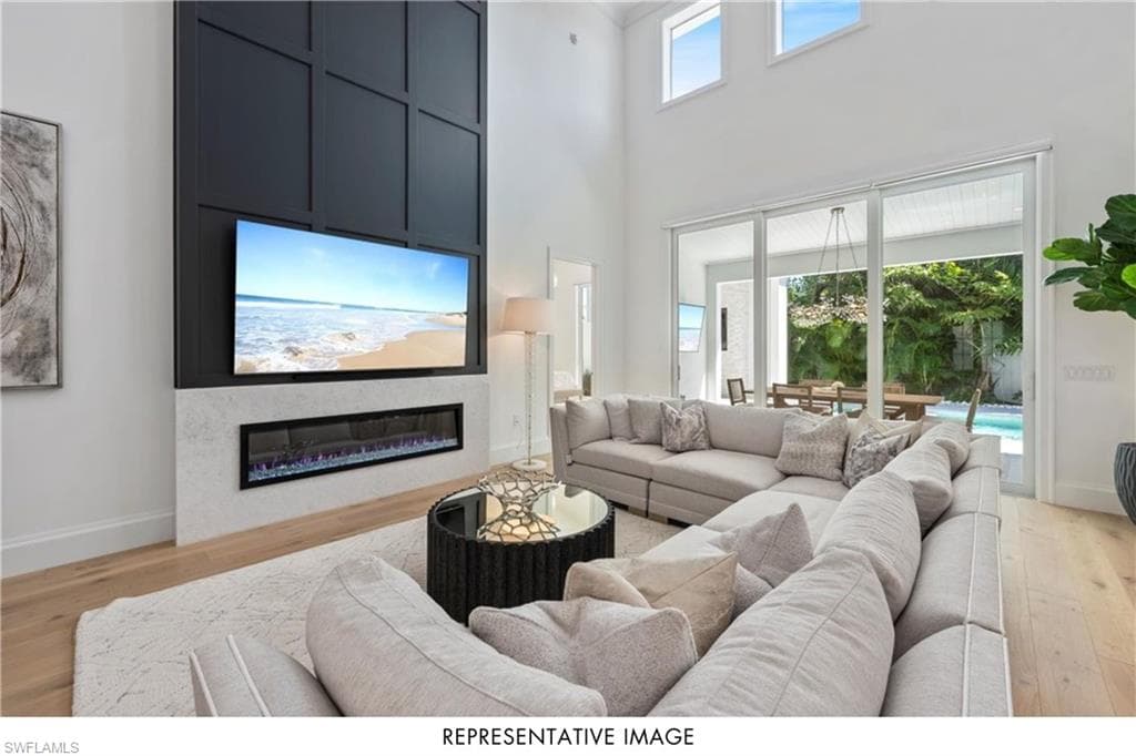 1105 Hollygate Ln, Naples, FL 34103-7
