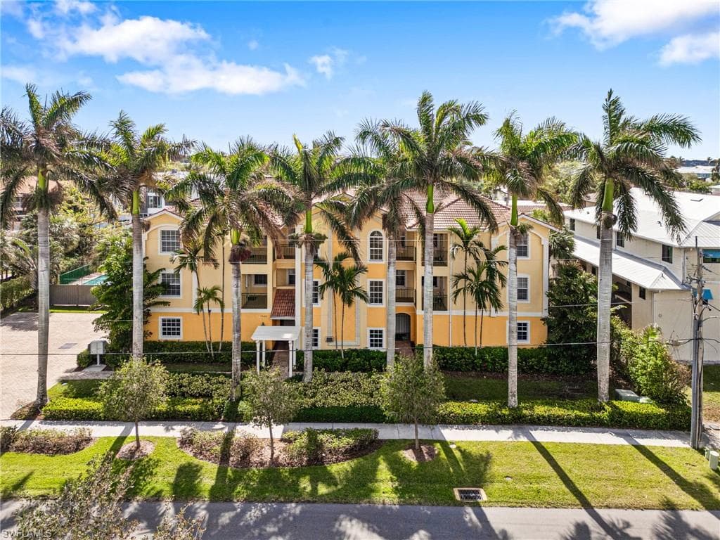 1540 Blue Point Ave 201, Naples, FL 34102-3