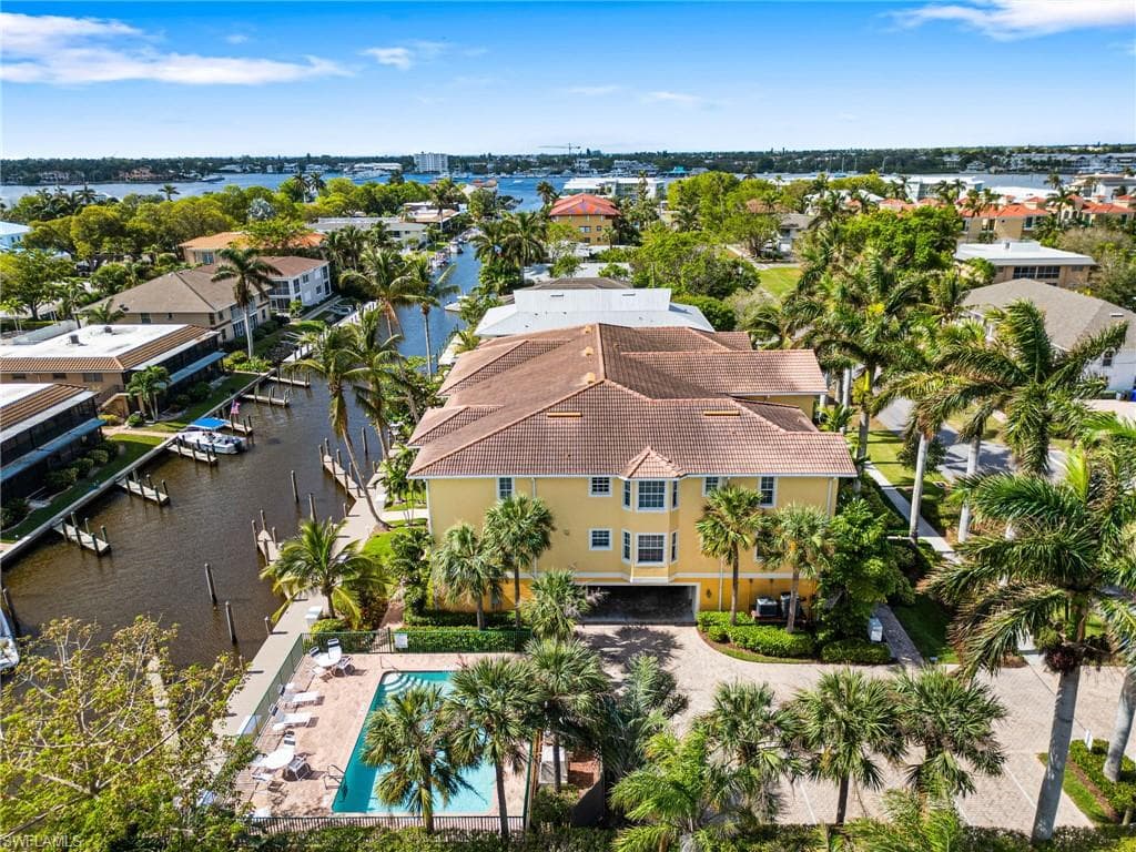 1540 Blue Point Ave 201, Naples, FL 34102-5