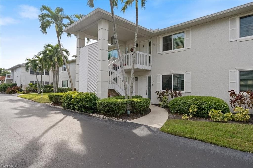 725 Neapolitan Way 725, Naples, FL 34103-12