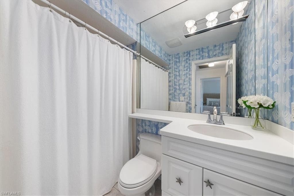 725 Neapolitan Way 725, Naples, FL 34103-20