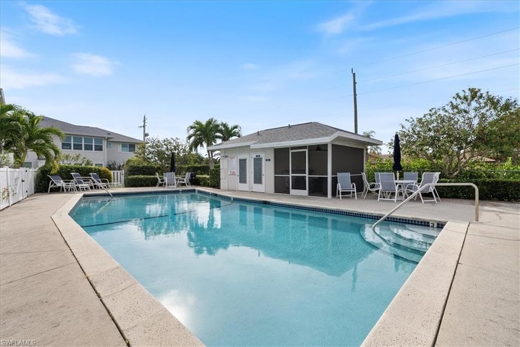 725 Neapolitan Way 725, Naples, FL 34103-26