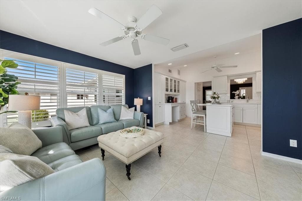 725 Neapolitan Way 725, Naples, FL 34103-3