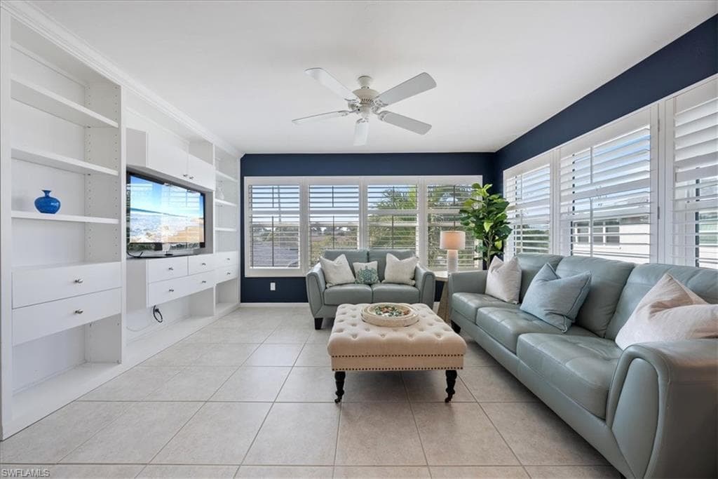 725 Neapolitan Way 725, Naples, FL 34103-4