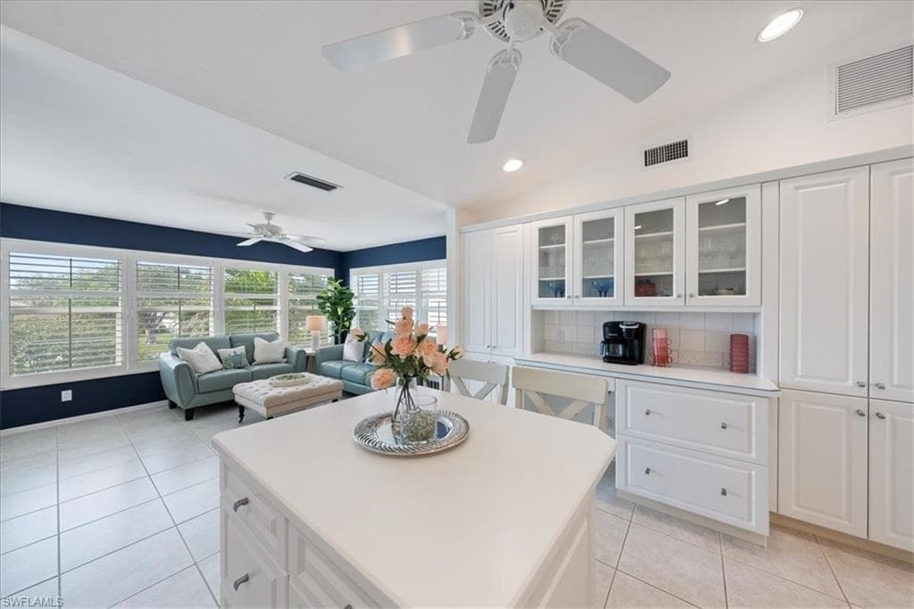 725 Neapolitan Way 725, Naples, FL 34103-5
