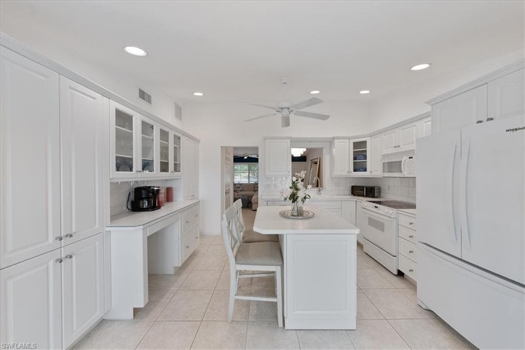 725 Neapolitan Way 725, Naples, FL 34103-7