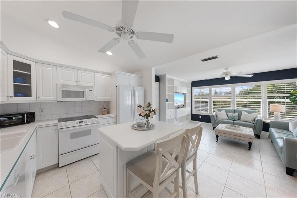 725 Neapolitan Way 725, Naples, FL 34103-8