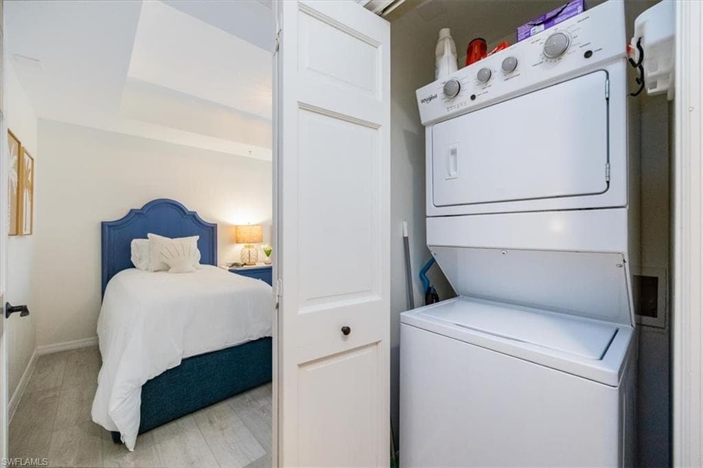 221 9th St S 130, Naples, FL 34102-18