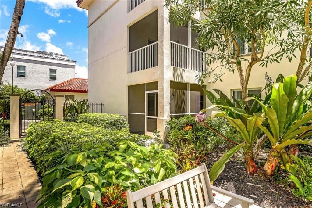221 9th St S 130, Naples, FL 34102-22
