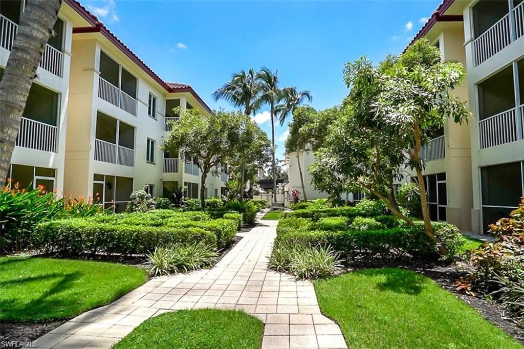 221 9th St S 130, Naples, FL 34102-23