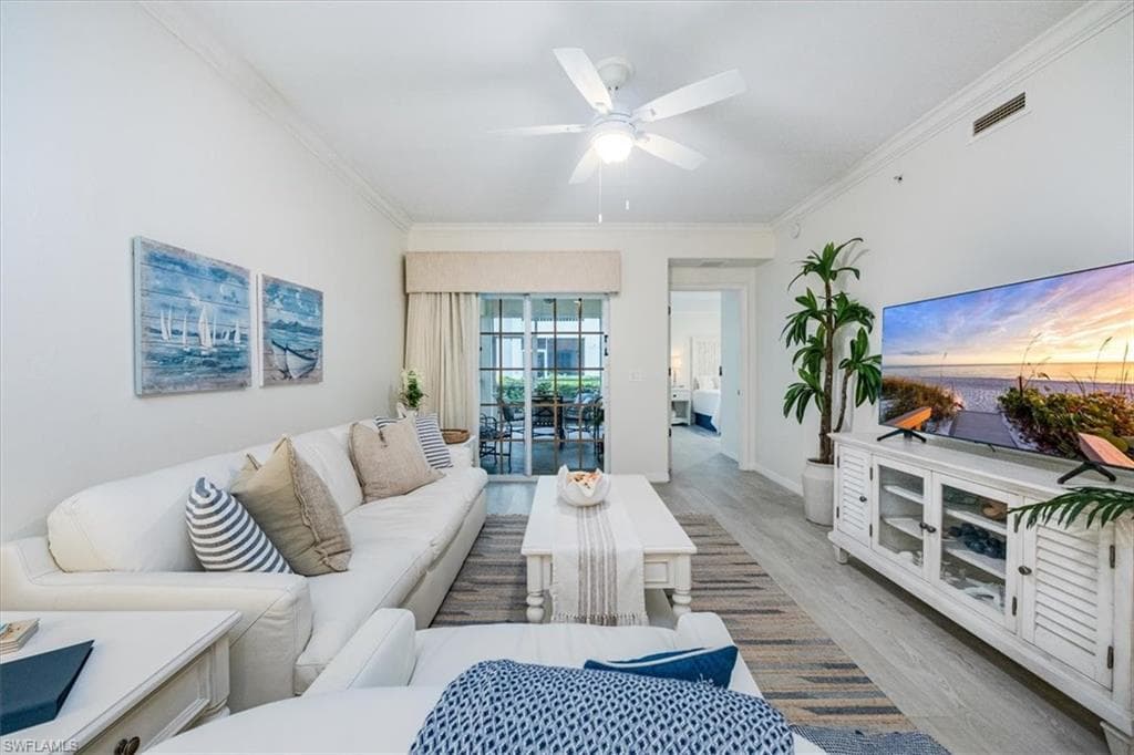 221 9th St S 130, Naples, FL 34102-1