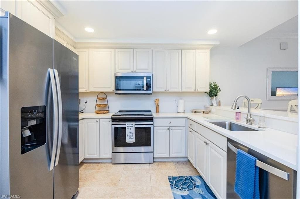 221 9th St S 130, Naples, FL 34102-2