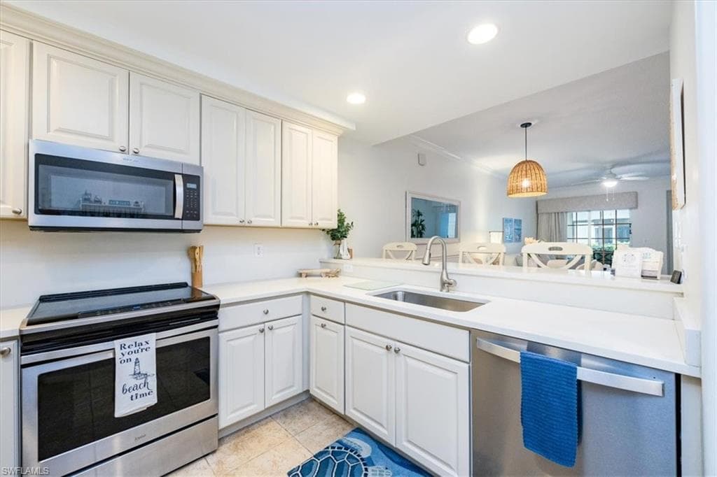 221 9th St S 130, Naples, FL 34102-3