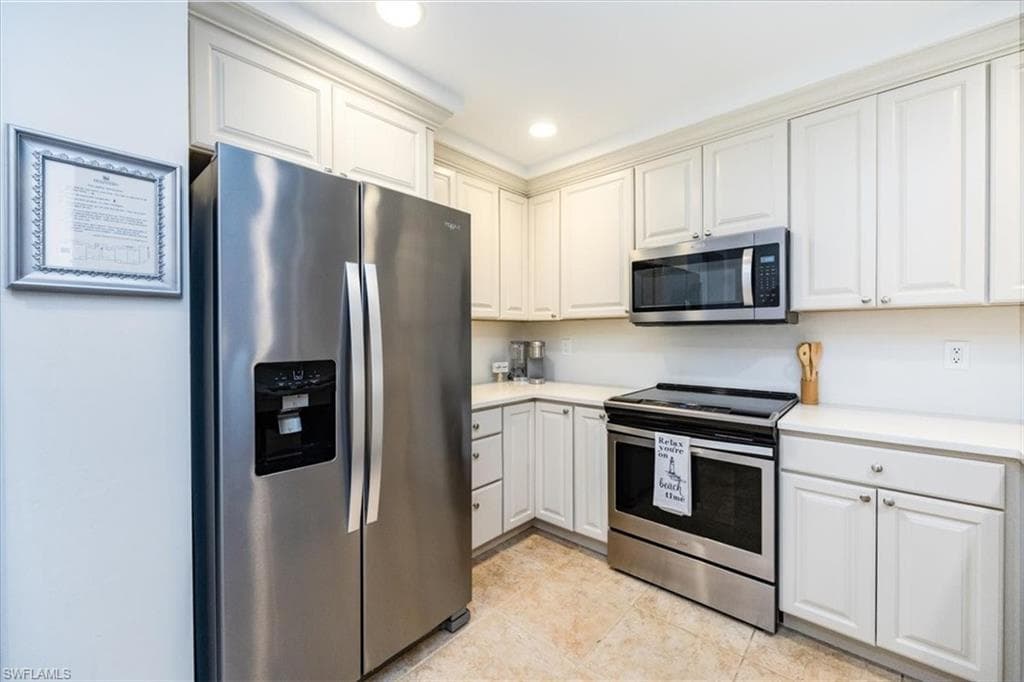 221 9th St S 130, Naples, FL 34102-4