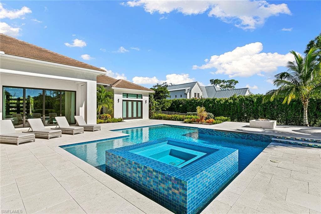 607 Myrtle Rd, Naples, FL 34108-21