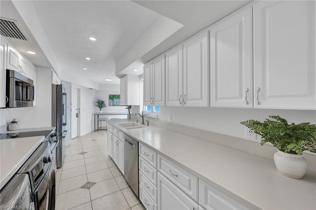 9051 Gulf Shore Dr 1001, Naples, FL 34108-14