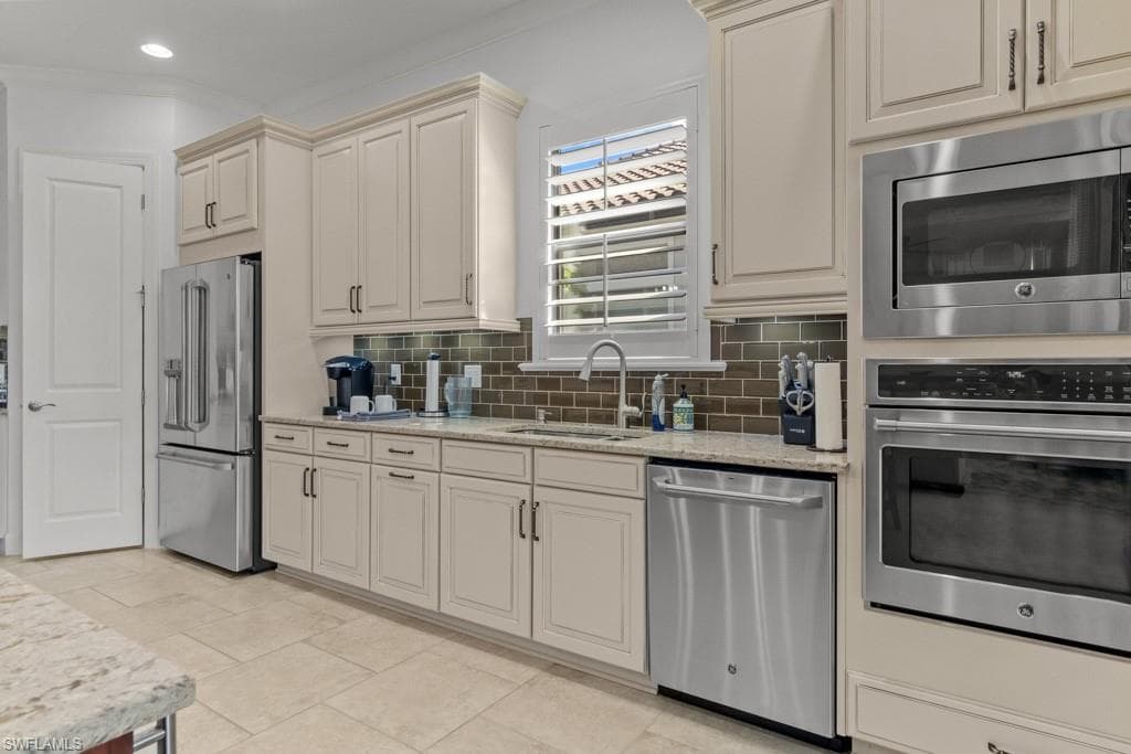 9235 Rialto Ln, Naples, FL 34119-10