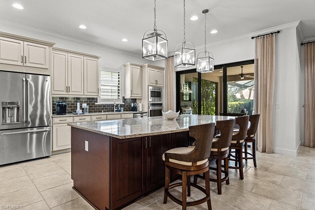 9235 Rialto Ln, Naples, FL 34119-7
