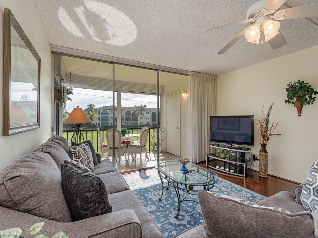 1087 Forest Lakes Dr 1-201, Naples, FL 34105-3