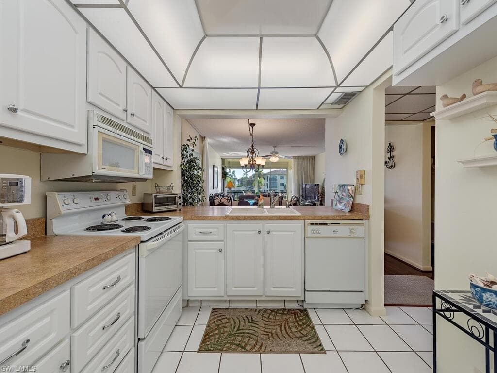 1087 Forest Lakes Dr 1-201, Naples, FL 34105-7