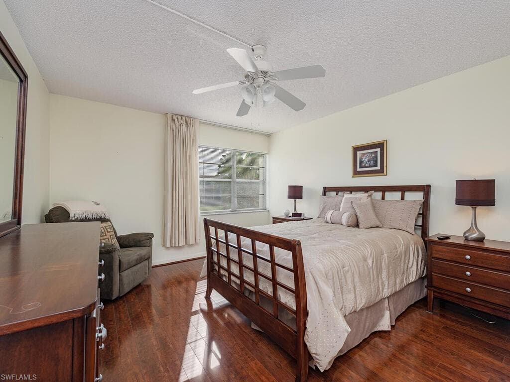 1087 Forest Lakes Dr 1-201, Naples, FL 34105-8