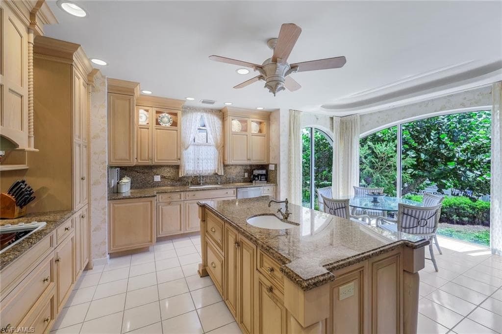 2000 Royal Marco Way Beach Cottage #11, Marco Island, FL 34145-10