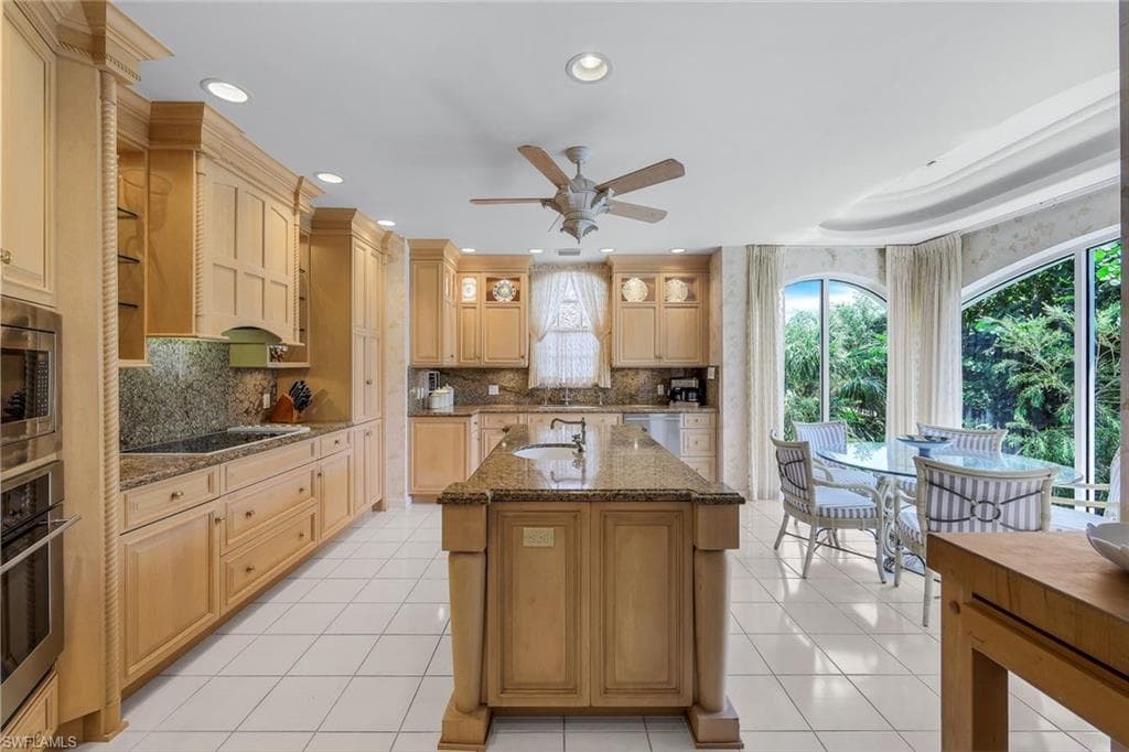 2000 Royal Marco Way Beach Cottage #11, Marco Island, FL 34145-13