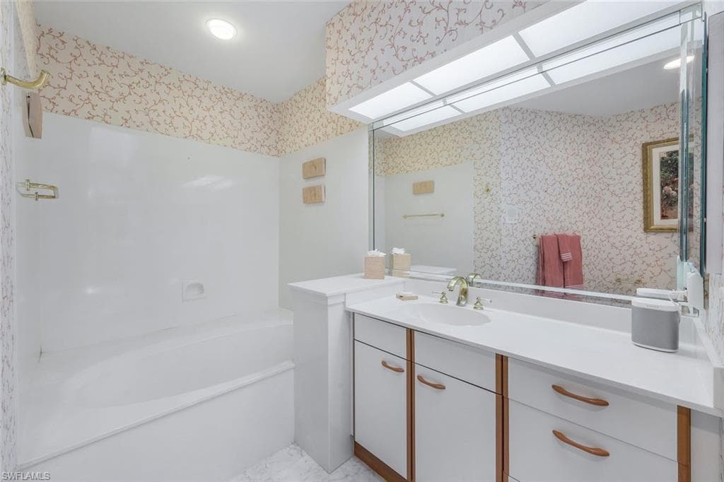 2000 Royal Marco Way Beach Cottage #11, Marco Island, FL 34145-25
