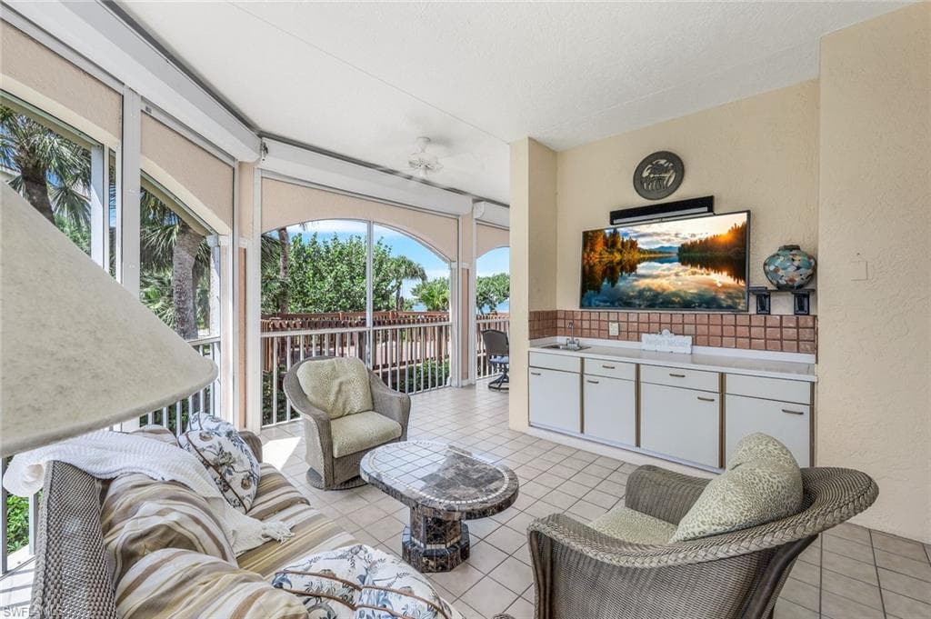 2000 Royal Marco Way Beach Cottage #11, Marco Island, FL 34145-30
