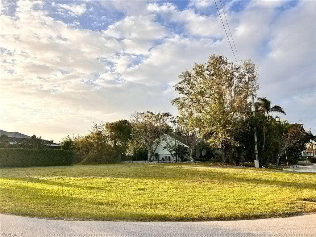 128 Sand Hill St, Marco Island, FL 34145-4