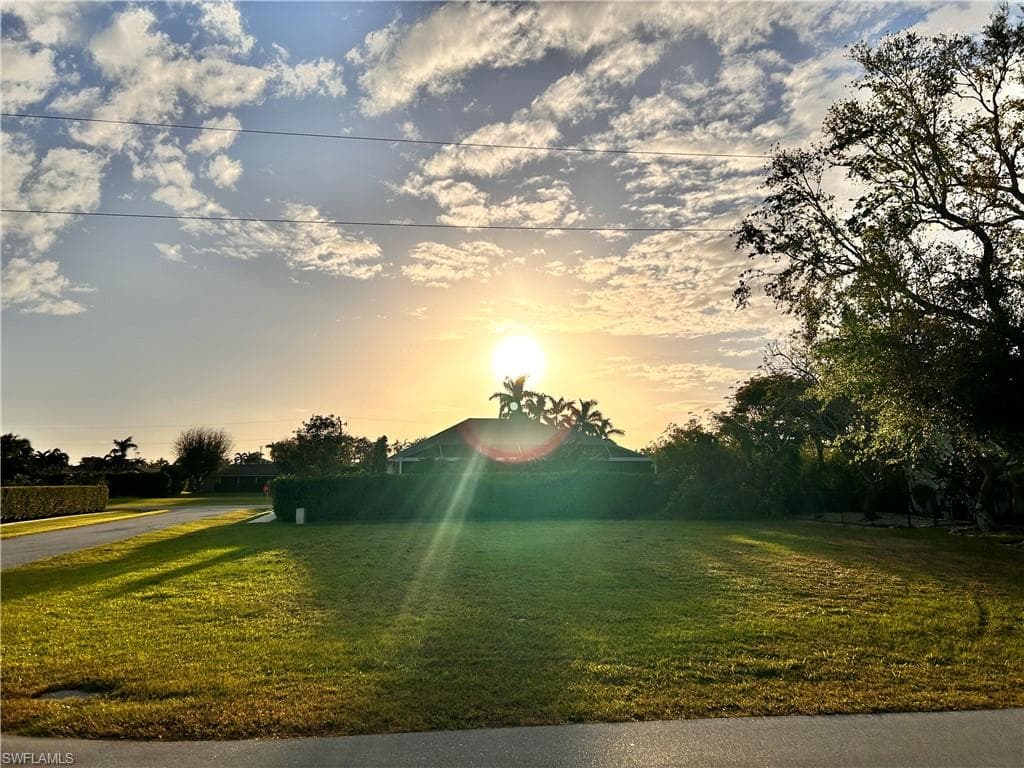 128 Sand Hill St, Marco Island, FL 34145-5